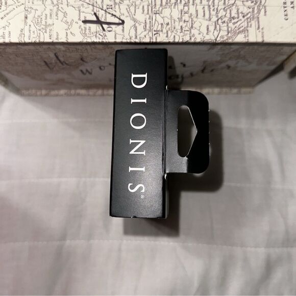 DIONIS Peppermint Twist Goat Milk Lip Balm & Hand Cream Gift Set - Picture 9 of 13